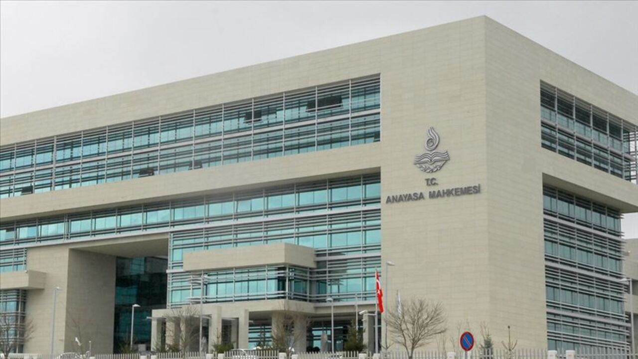 CHP, Sağlık Kanunu değişikliklerinin iptali için Anayasa Mahkemesi'nde dava açtı CHP, Sağlık Kanunu değişikliklerinin iptali için Anayasa Mahkemesi'nde dava açtı