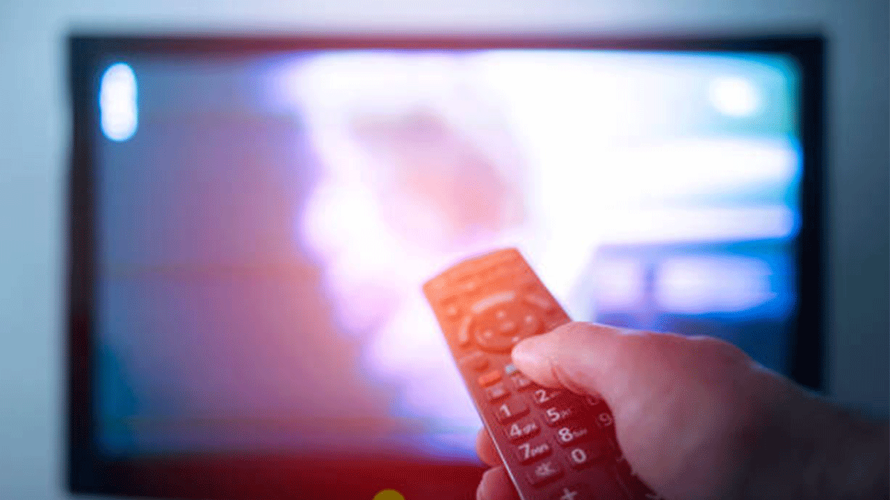 Askıya alınmıştı! ABD'li komedyen Kimmel'ın programı, ABC'de yayına devam edecek Askıya alınmıştı! ABD'li komedyen Kimmel'ın programı, ABC'de yayına devam edecek