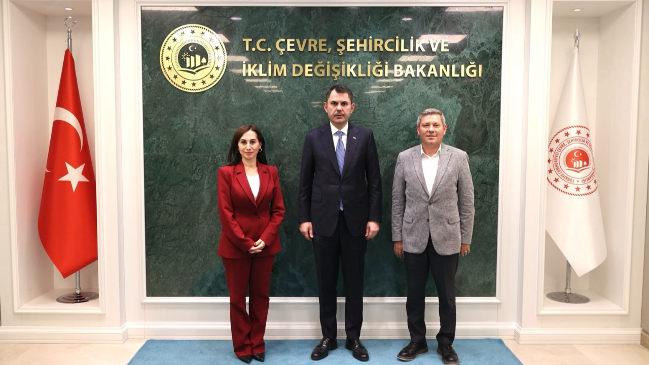 Bakan Kurum, AK Parti'ye katılan Özlem Vural Gürzel ile görüştü Bakan Kurum, AK Parti'ye katılan Özlem Vural Gürzel ile görüştü