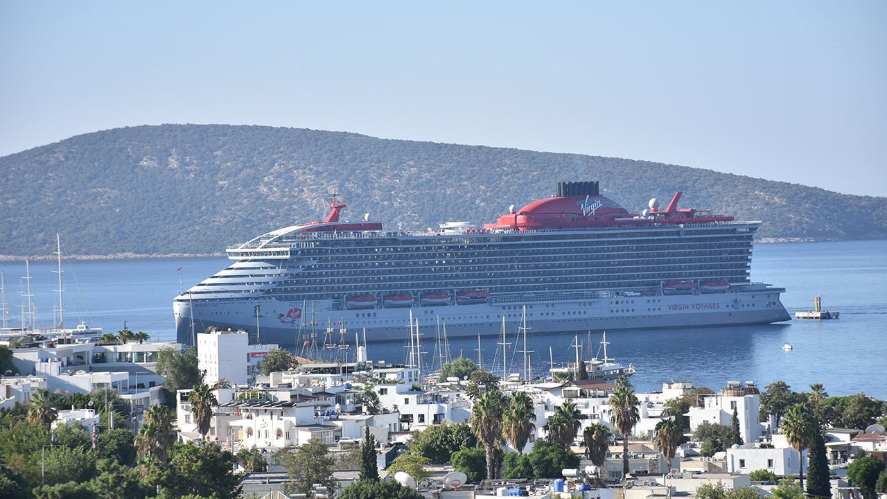 Bodrum’a 2 kruvaziyer ile 2 bin 611 yolcu geldi Bodrum’a 2 kruvaziyer ile 2 bin 611 yolcu geldi