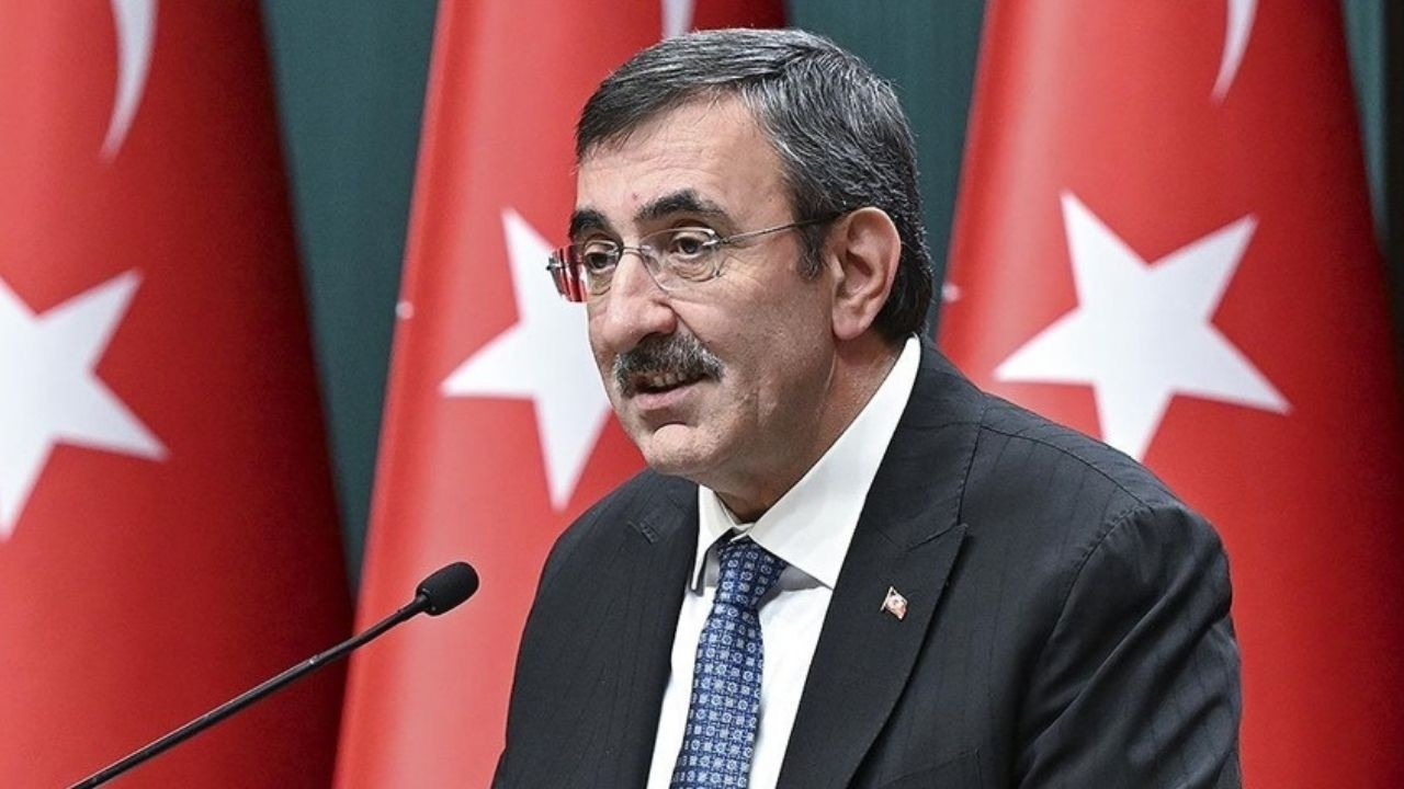 Cumhurbaşkanı Yardımcısı Yılmaz, OVP'deki revizyonun sebebini açıkladı Cumhurbaşkanı Yardımcısı Yılmaz, OVP'deki revizyonun sebebini açıkladı
