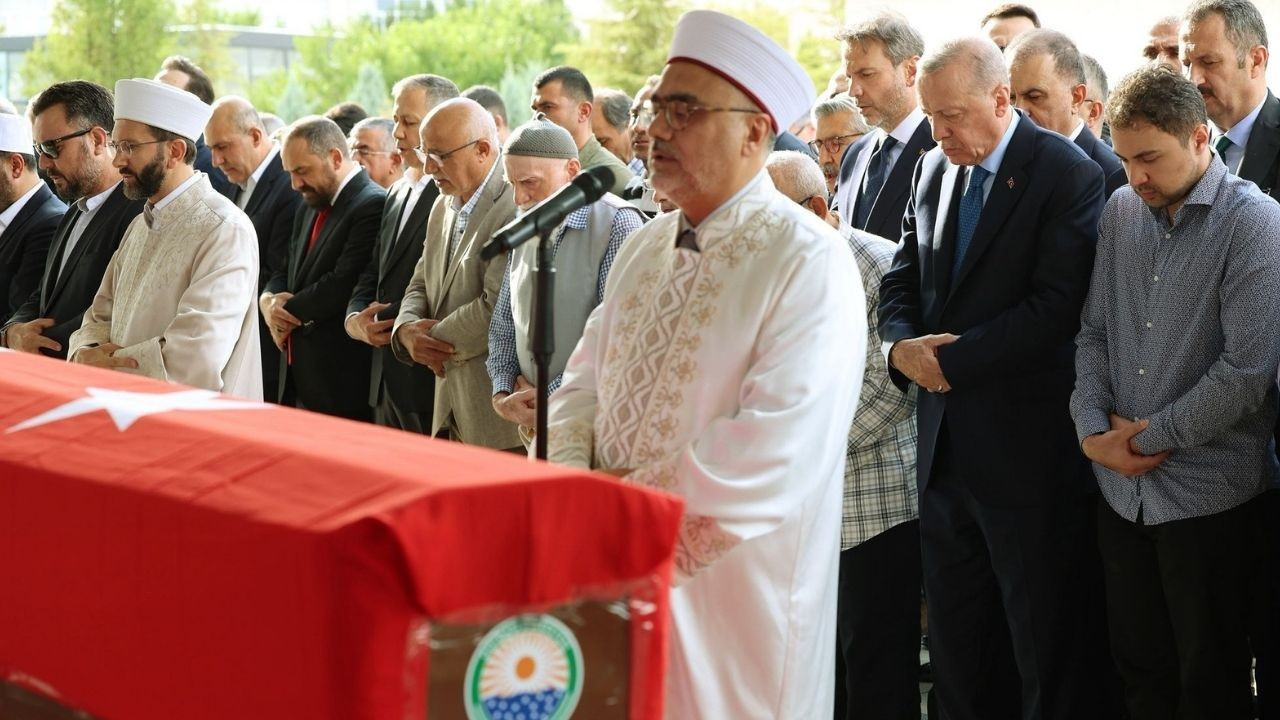 Hamdi Kılıç'a veda: Cumhurbaşkanı Erdoğan cenaze törenine katıldı Hamdi Kılıç'a veda: Cumhurbaşkanı Erdoğan cenaze törenine katıldı