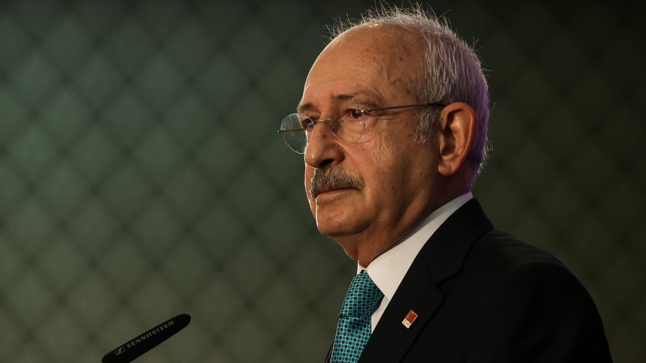 Kılıçdaroğlu'ndan "mutlak butlan" açıklaması: Dışardan bir kayyuma bırakmadan parti içinde el ele aşarız Kılıçdaroğlu'ndan "mutlak butlan" açıklaması: Dışardan bir kayyuma bırakmadan parti içinde el ele aşarız