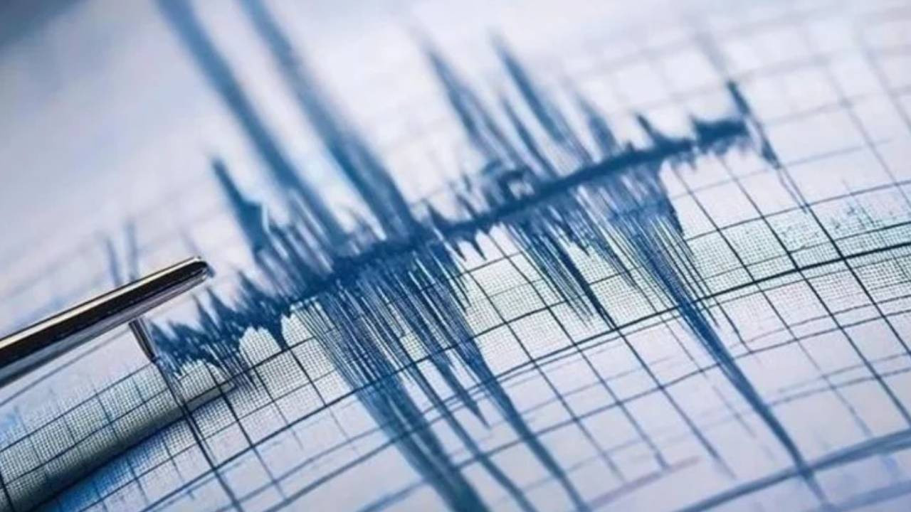 Kütahya Simav'da 17 saatte 234 artçı deprem oldu Kütahya Simav'da 17 saatte 234 artçı deprem oldu