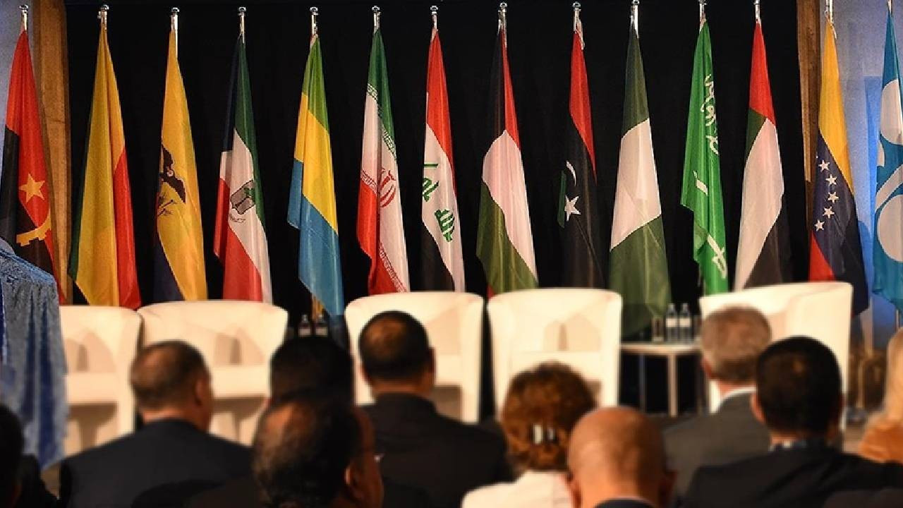 OPEC+ ülkeleri petrolde yeni üretim artışına hazırlanıyor OPEC+ ülkeleri petrolde yeni üretim artışına hazırlanıyor