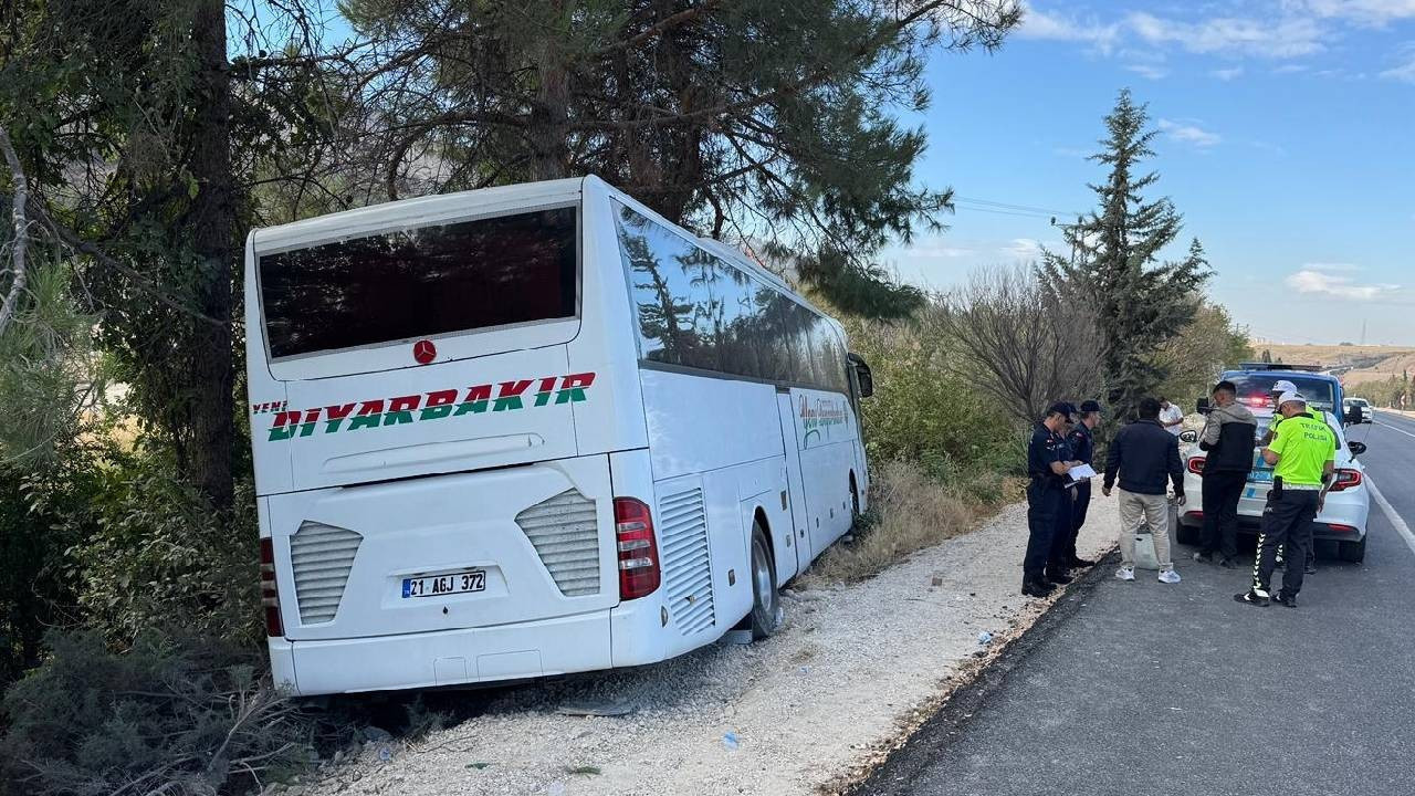 Yolcu otobüsü ile otomobil çarpıştı: 4 kişi hayatını kaybetti