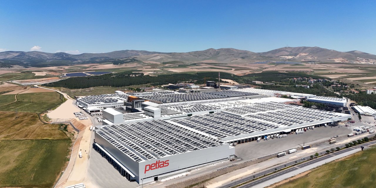 Petlas’ın yeni ürünü, lastik başına 7.7 tonu aşkın taşıma vadediyor Petlas’ın yeni ürünü, lastik başına 7.7 tonu aşkın taşıma vadediyor