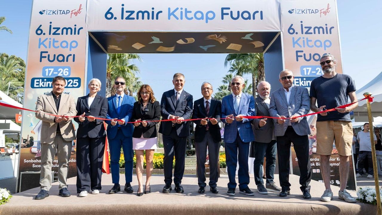 İzmir Kitap Fuarı ve Uluslararası Edebiyat Festivali Kültürpark’ta başladı İzmir Kitap Fuarı ve Uluslararası Edebiyat Festivali Kültürpark’ta başladı