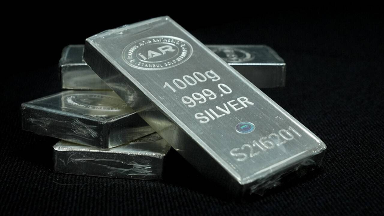 Altınla birlikte ons gümüş de tırmanışa geçti! Fiyatı 1980 rekoruna yaklaştı
