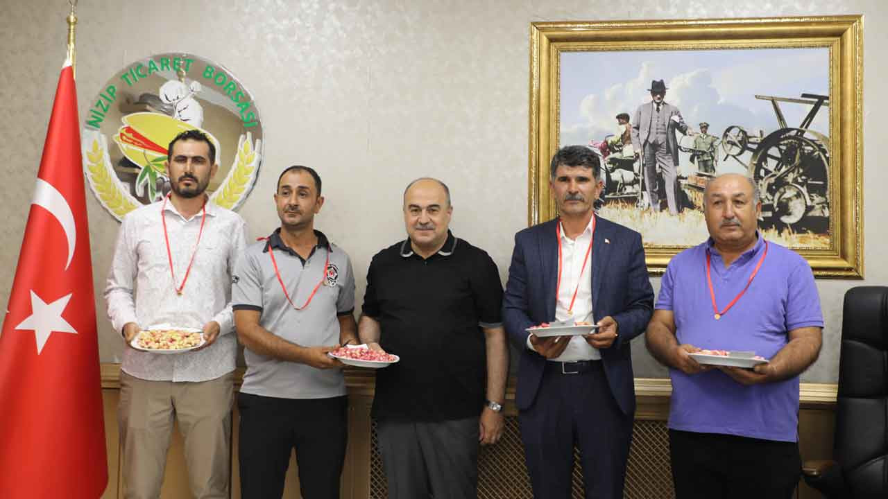 Kırmızı kabuklu Antep fıstığında ilk mahsullere altın ödülü Kırmızı kabuklu Antep fıstığında ilk mahsullere altın ödülü