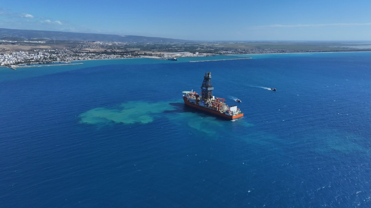Bakan Bayraktar açıkladı: İkiz sondaj gemisinden ilki Türkiye’ye geldi Bakan Bayraktar açıkladı: İkiz sondaj gemisinden ilki Türkiye’ye geldi
