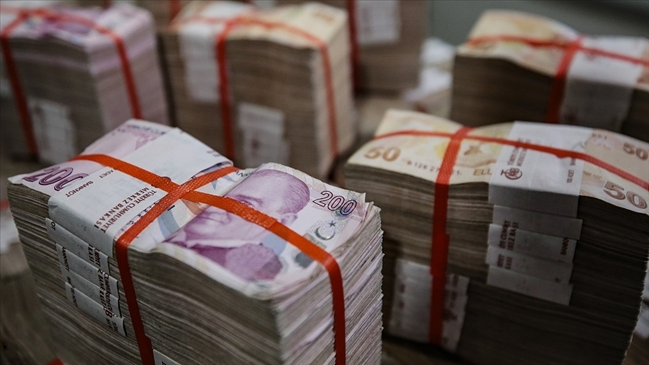 Bütçe 9 ayda 1,2 trilyon lira açık verdi