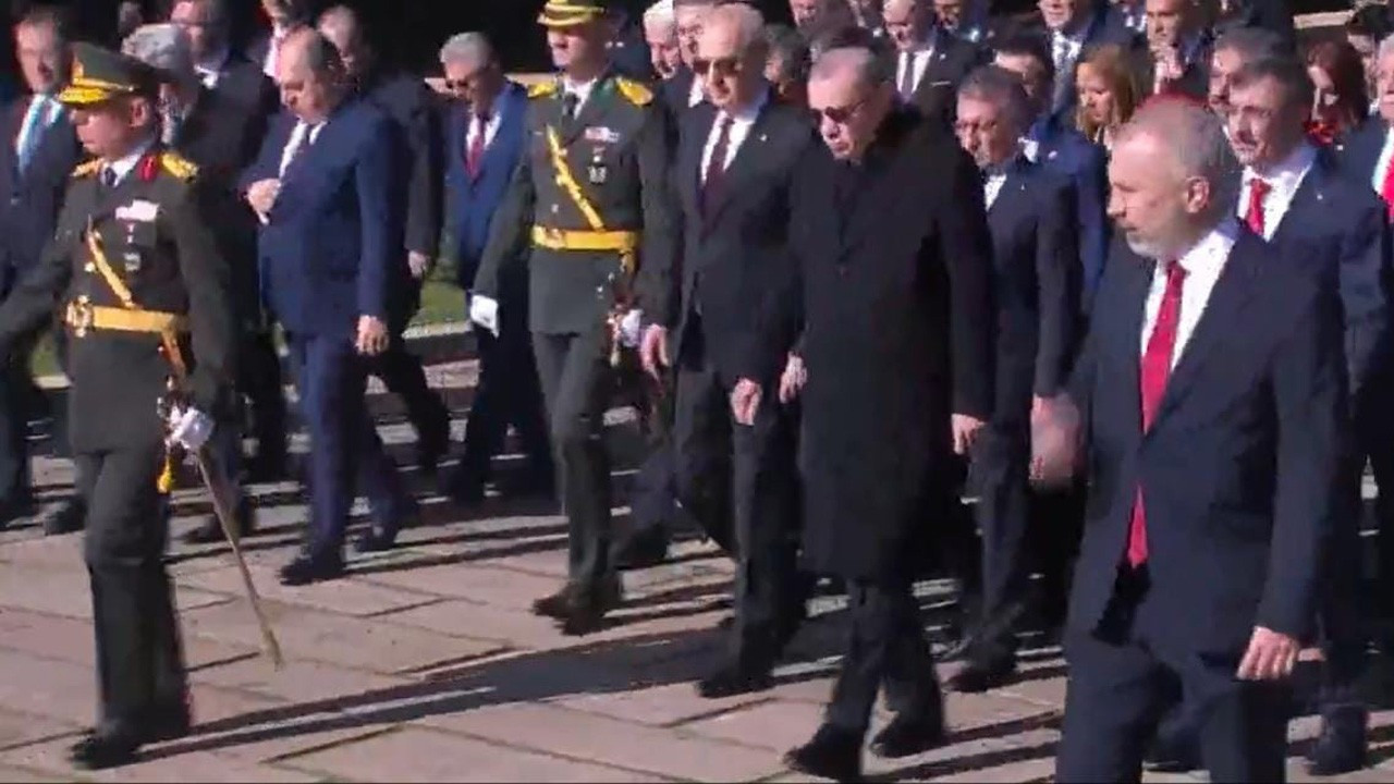 Devlet erkanı Anıtkabir’de | Erdoğan: Büyük ve güçlü Türkiye’yi evlatlarımıza emanet edeceğiz Devlet erkanı Anıtkabir’de | Erdoğan: Büyük ve güçlü Türkiye’yi evlatlarımıza emanet edeceğiz