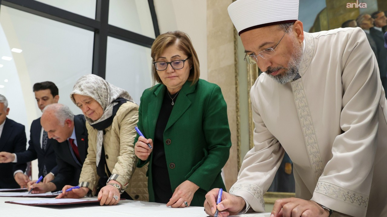 Diyanet İşleri Başkanı Arpaguş: 250 bin civarında resmi hafızımız var Diyanet İşleri Başkanı Arpaguş: 250 bin civarında resmi hafızımız var