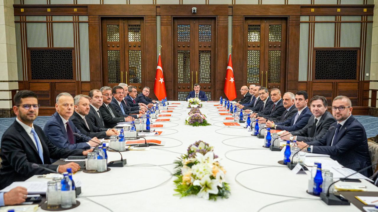 Eximbank’ın 52 milyar dolar hedefini aşacağına inanıyoruz Eximbank’ın 52 milyar dolar hedefini aşacağına inanıyoruz