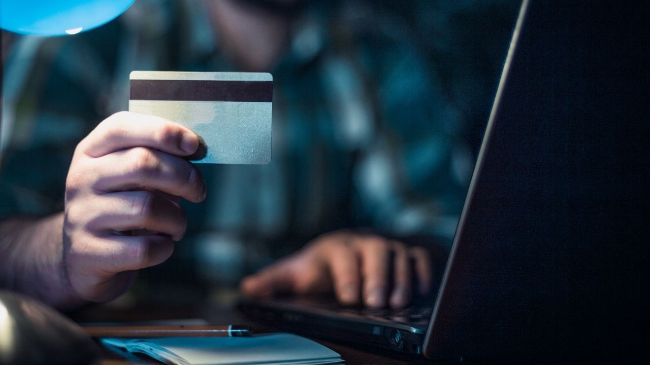 Hesap bilgilerini başkasına kullandırana hapis geliyor Hesap bilgilerini başkasına kullandırana hapis geliyor