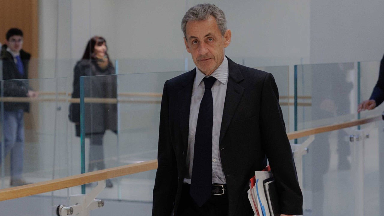 Eski Fransa Cumhurbaşkanı Nicolas Sarkozy bugün cezaevine giriyor Eski Fransa Cumhurbaşkanı Nicolas Sarkozy bugün cezaevine giriyor