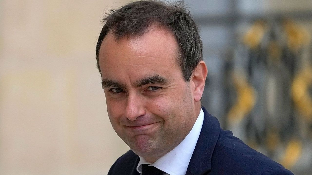 Fransa'da istifa eden Lecornu yeniden başbakan olarak atandı