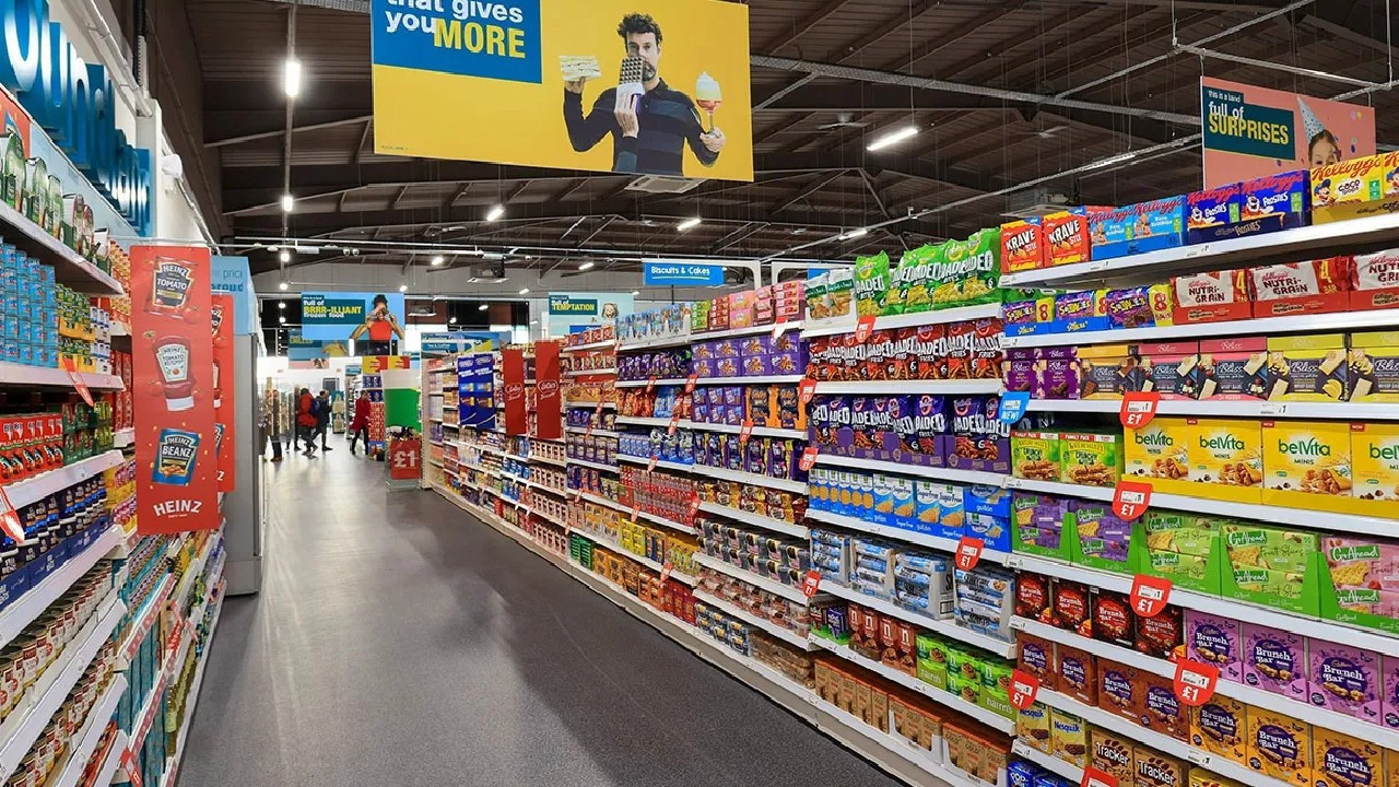 İngiltere’de perakende satışlar eylülde beklentileri aştı