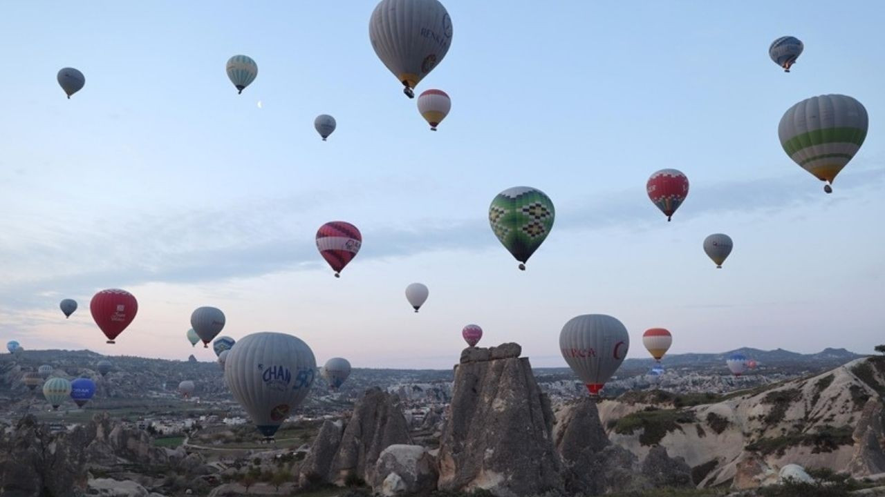 Kapadokya'da balon turları olumsuz hava koşulları nedeniyle yarın da yapılamayacak