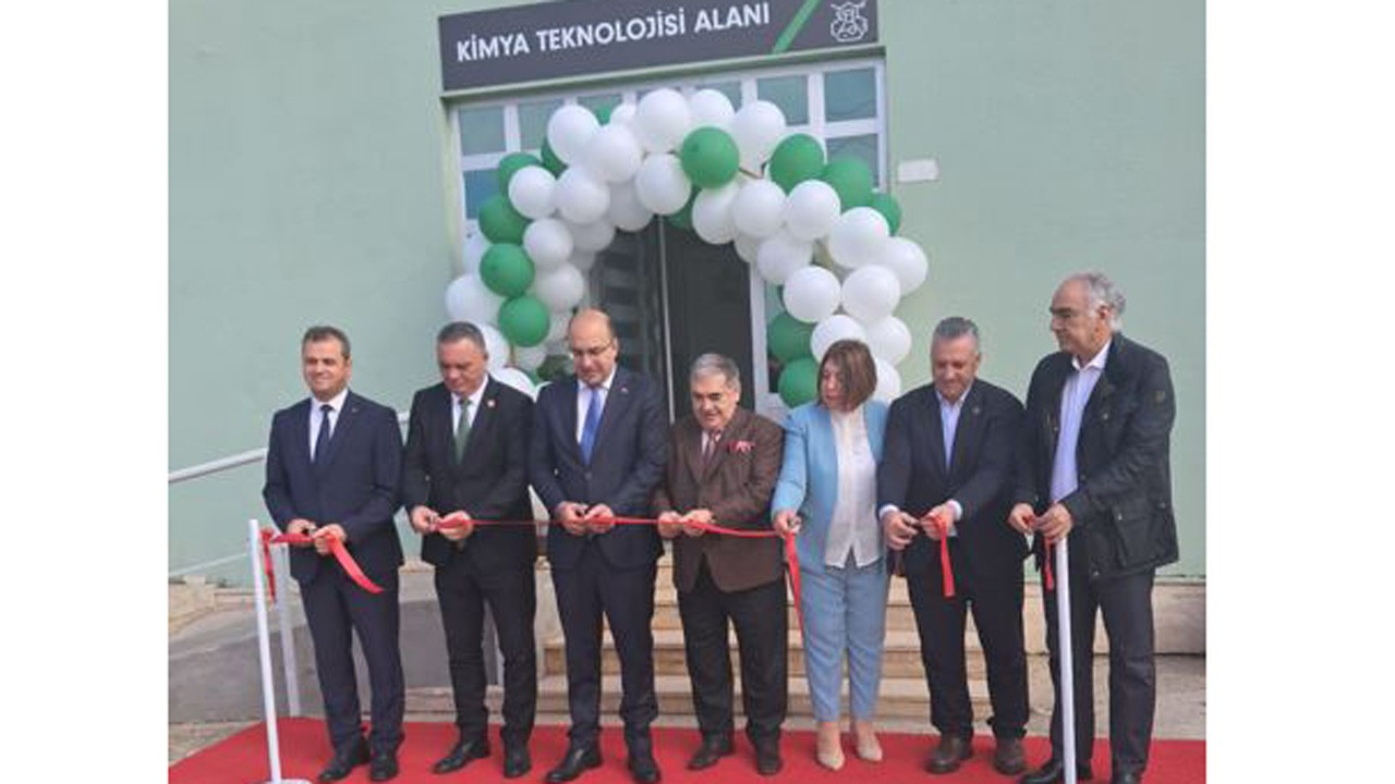 Lila Kağıt’tan mesleki eğitime anlamlı destek: Kimya laboratuvarı açıldı Lila Kağıt’tan mesleki eğitime anlamlı destek: Kimya laboratuvarı açıldı