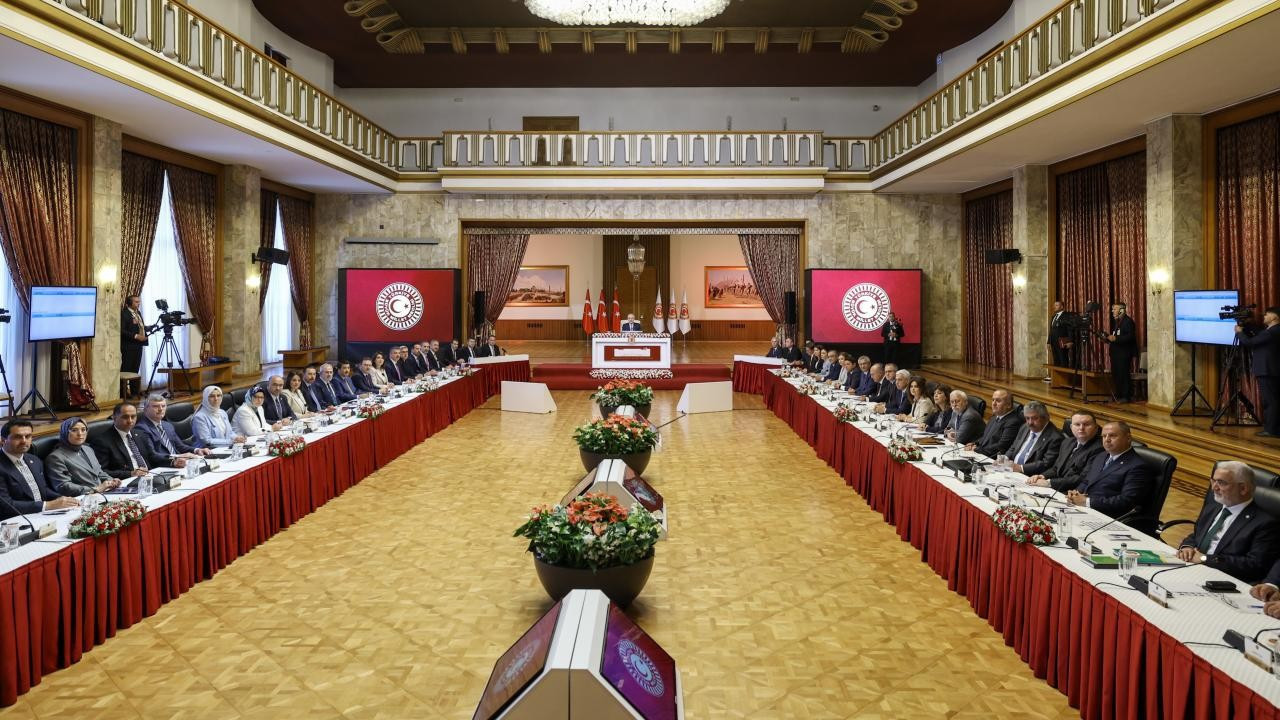 Komisyonun gündeminde İmralı’ya gitmek yok Komisyonun gündeminde İmralı’ya gitmek yok