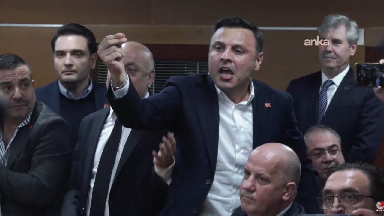 Özgür Çelik'ten Bayrampaşa tepkisi: Dördünüz başınız önünüzde yürüyeceksiniz