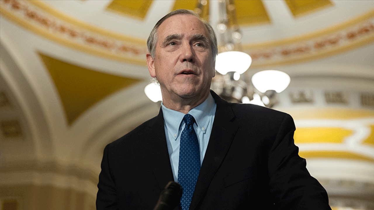 Senatör Merkley, Trump’ı 22 saat boyunca eleştirdi