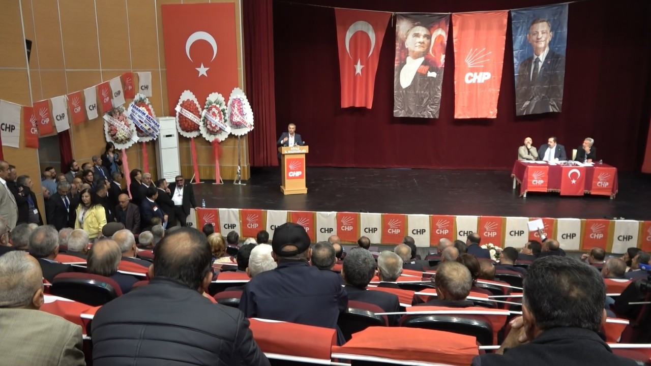 Sivas'ta CHP kongresinde gerginlik