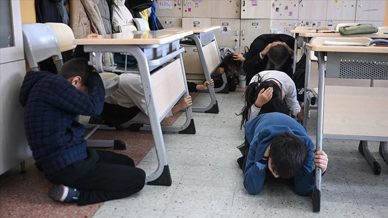 Pazartesi günü tüm okullarda eş zamanlı tahliye tatbikatı yapılacak Pazartesi günü tüm okullarda eş zamanlı tahliye tatbikatı yapılacak