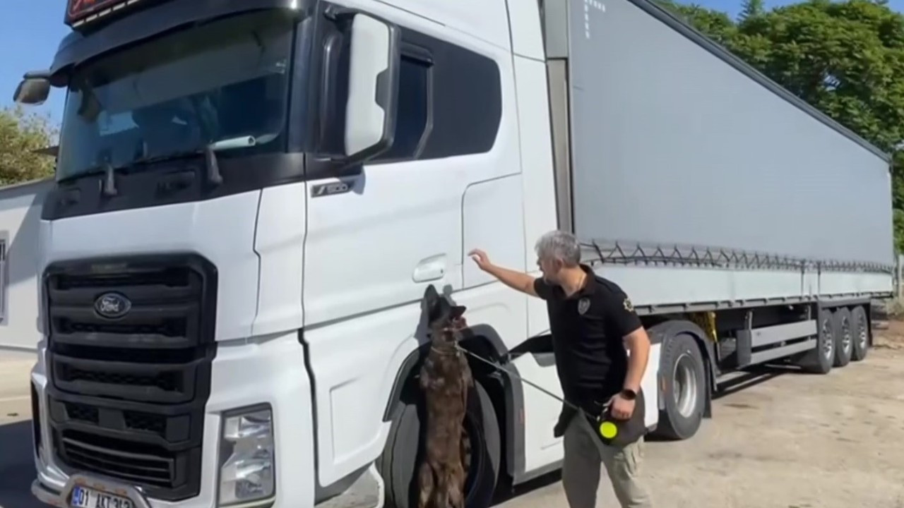 TIR'dan 80 milyon liralık uyuşturucu çıktı: "Arkadaşım rica etti, kıramadım" dedi TIR'dan 80 milyon liralık uyuşturucu çıktı: "Arkadaşım rica etti, kıramadım" dedi