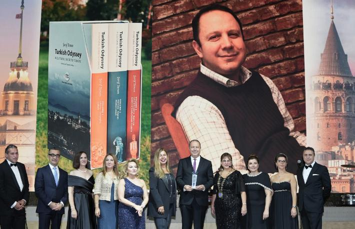 Şerif Yenen’e Yılın Turist Rehberi ve En İyi Turizm Yayını