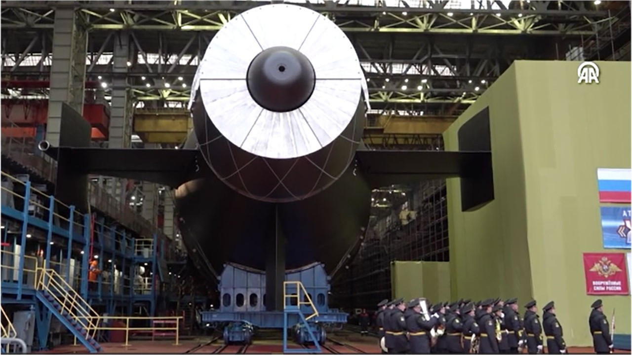 Rusya’nın nükleer denizaltısı “Habarovsk” törenle suya indirildi