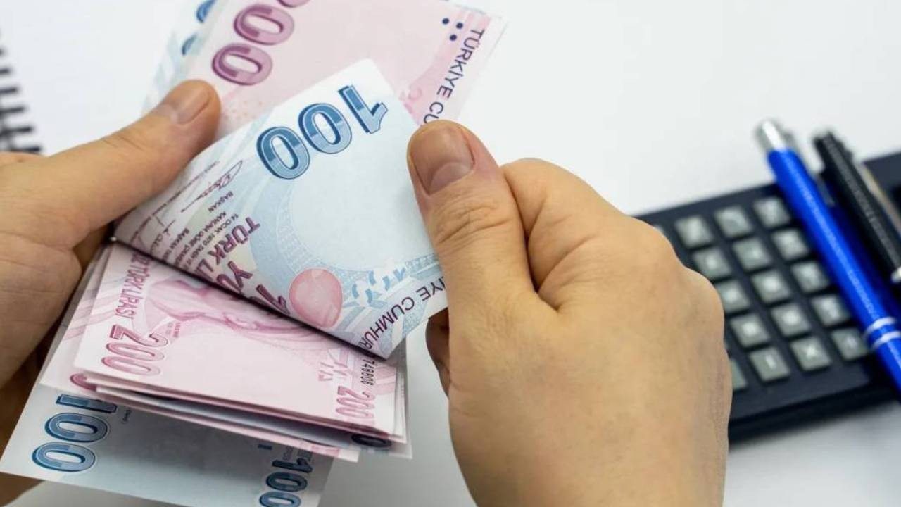 Asgari Ücret Açlık ve Yoksulluk Sınırından Uzaklaşıyor Asgari Ücret Açlık ve Yoksulluk Sınırından Uzaklaşıyor